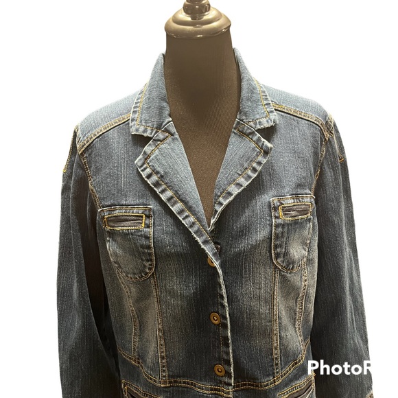 Jean Jacket - Picture 3 of 8